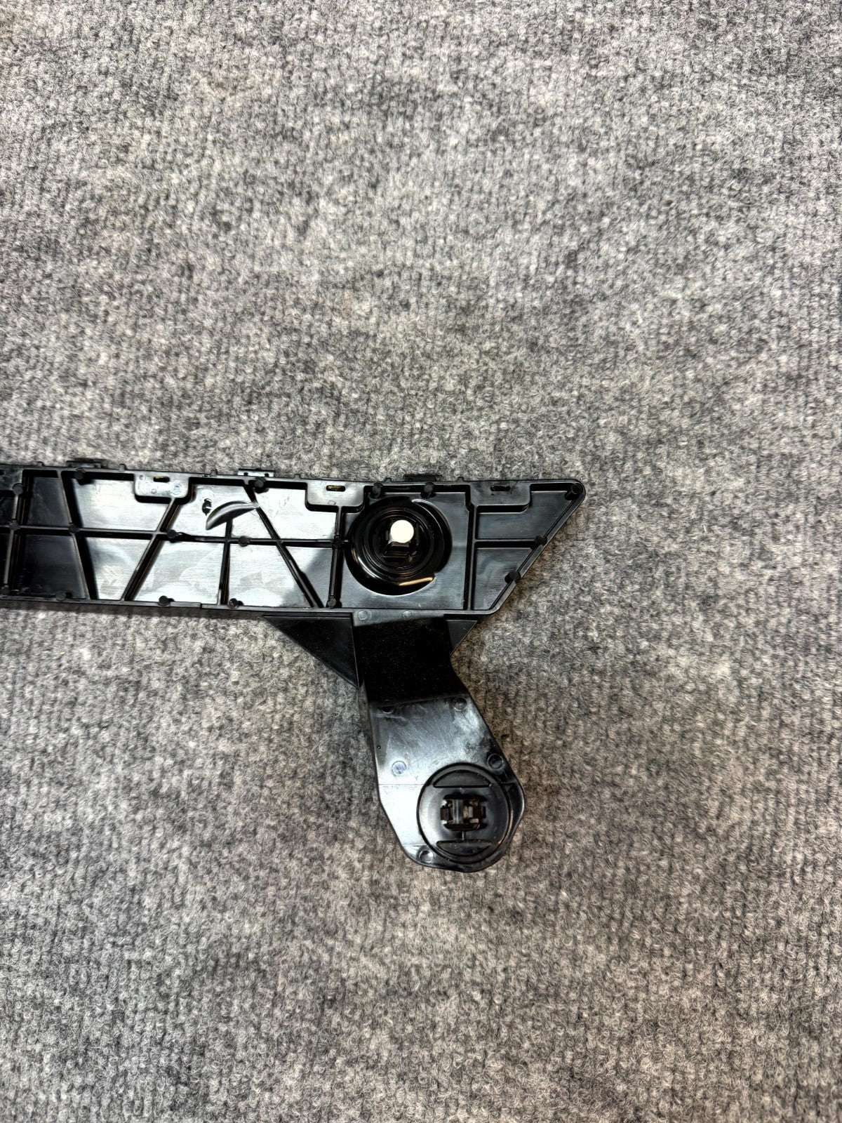 2020-2024 TESLA MODEL Y REAR LEFT SIDE BUMPER RETAINER BRACKET OEM, 1494036-00-A