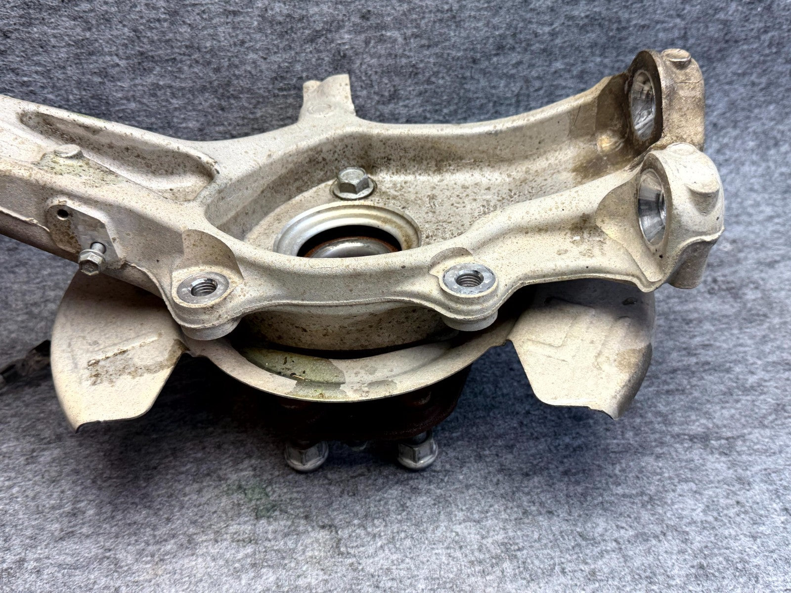 ♦️17-23 TESLA MODEL 3 FRONT LEFT SIDE SPINDLE KNUCKLE WHEEL HUB OEM, 104431100E