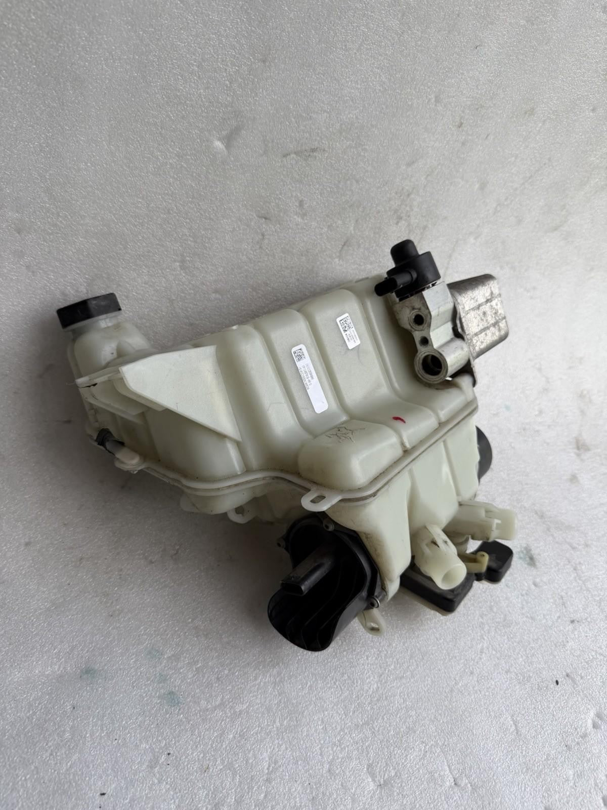 ♦️2017 - 2023 TESLA MODEL 3 COOLANT EXPANSION TANK WITH PUMP OEM, 1097016-00-D