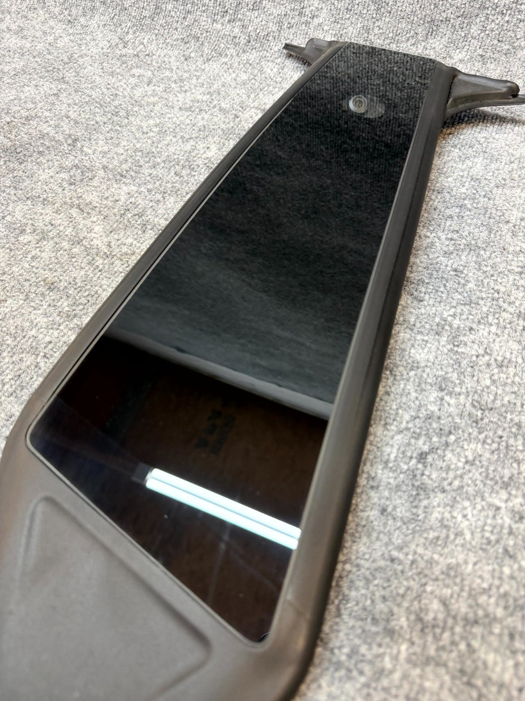 2020-2023 TESLA MODEL Y RIGHT B PILLAR APPLIQUE COVER W/CAMERA OEM, 1785300-00-C