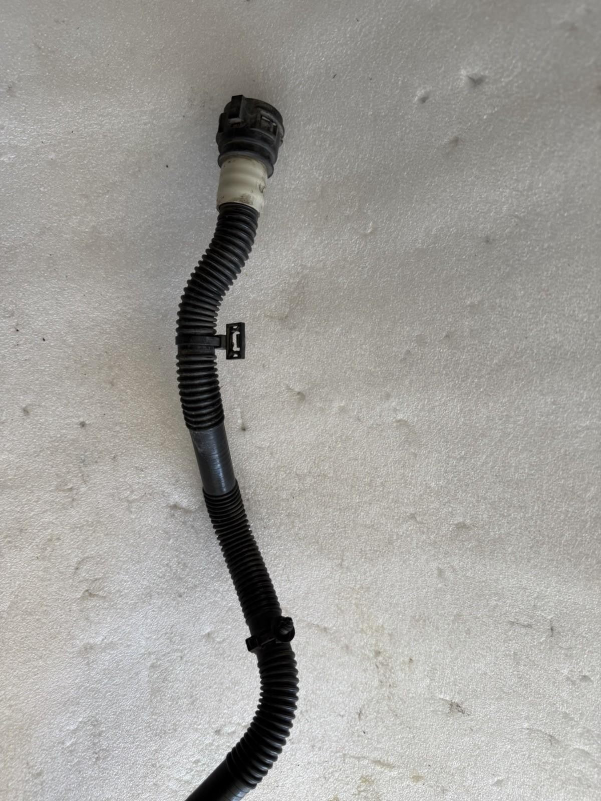 ♦️17-20 TESLA MODEL 3 RADIATOR BYPASS COOLING HOSE PIPE LINE OEM, 1077600-00-E