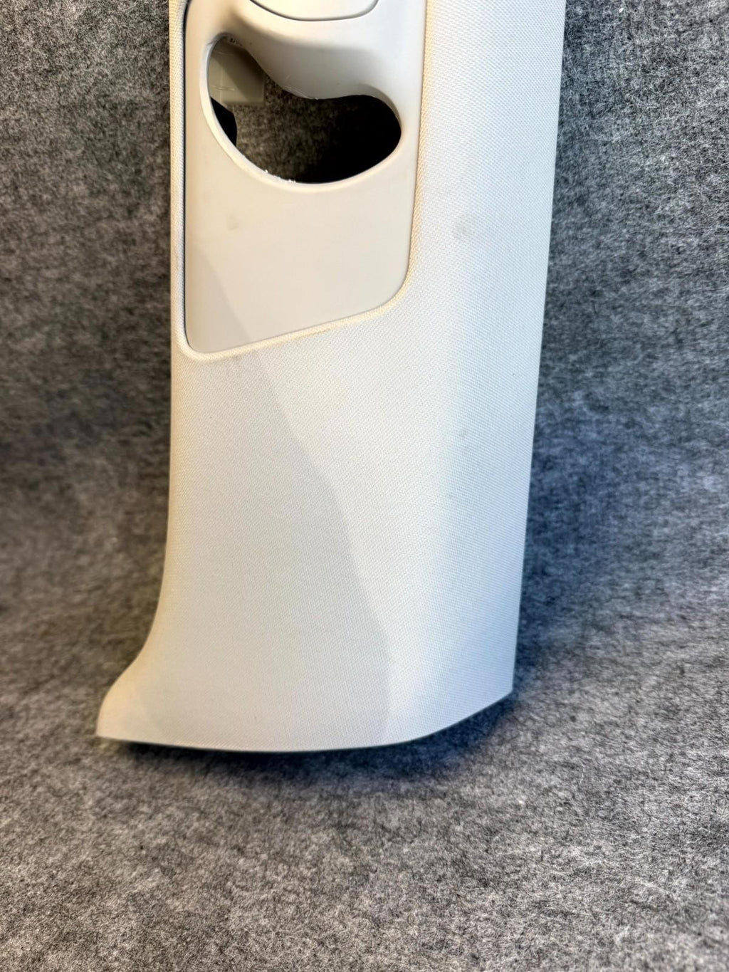 ♦️17-23 TESLA MODEL 3 UPPER RIGHT SIDE B-PILLAR TRIM COVER OEM, 1086255-01-J