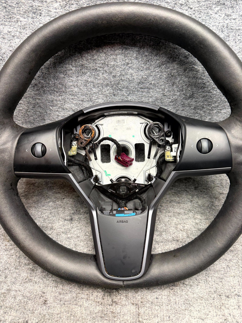 ♦️17-23 TESLA MODEL 3 STEERING WHEEL LEATHER W/ CONTROL SWITCH OEM, 1490214-00-B