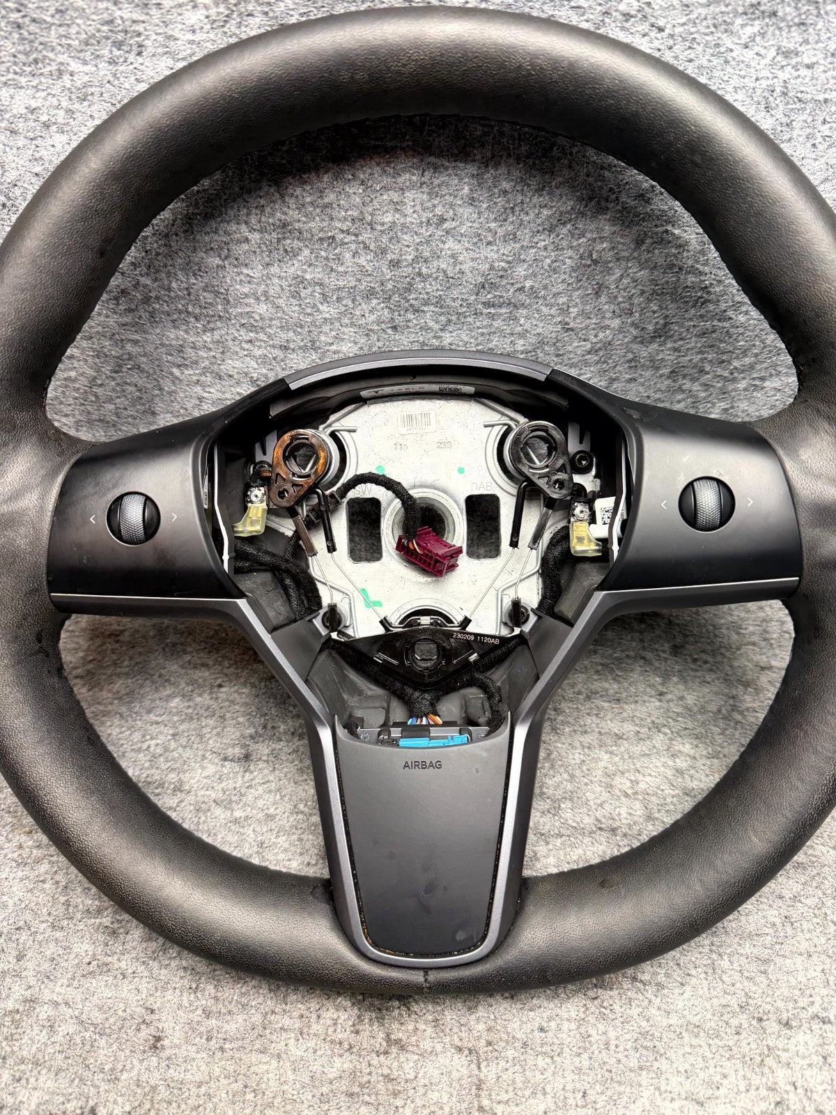 ♦️17-23 TESLA MODEL 3 STEERING WHEEL LEATHER W/ CONTROL SWITCH OEM, 1490214-00-B