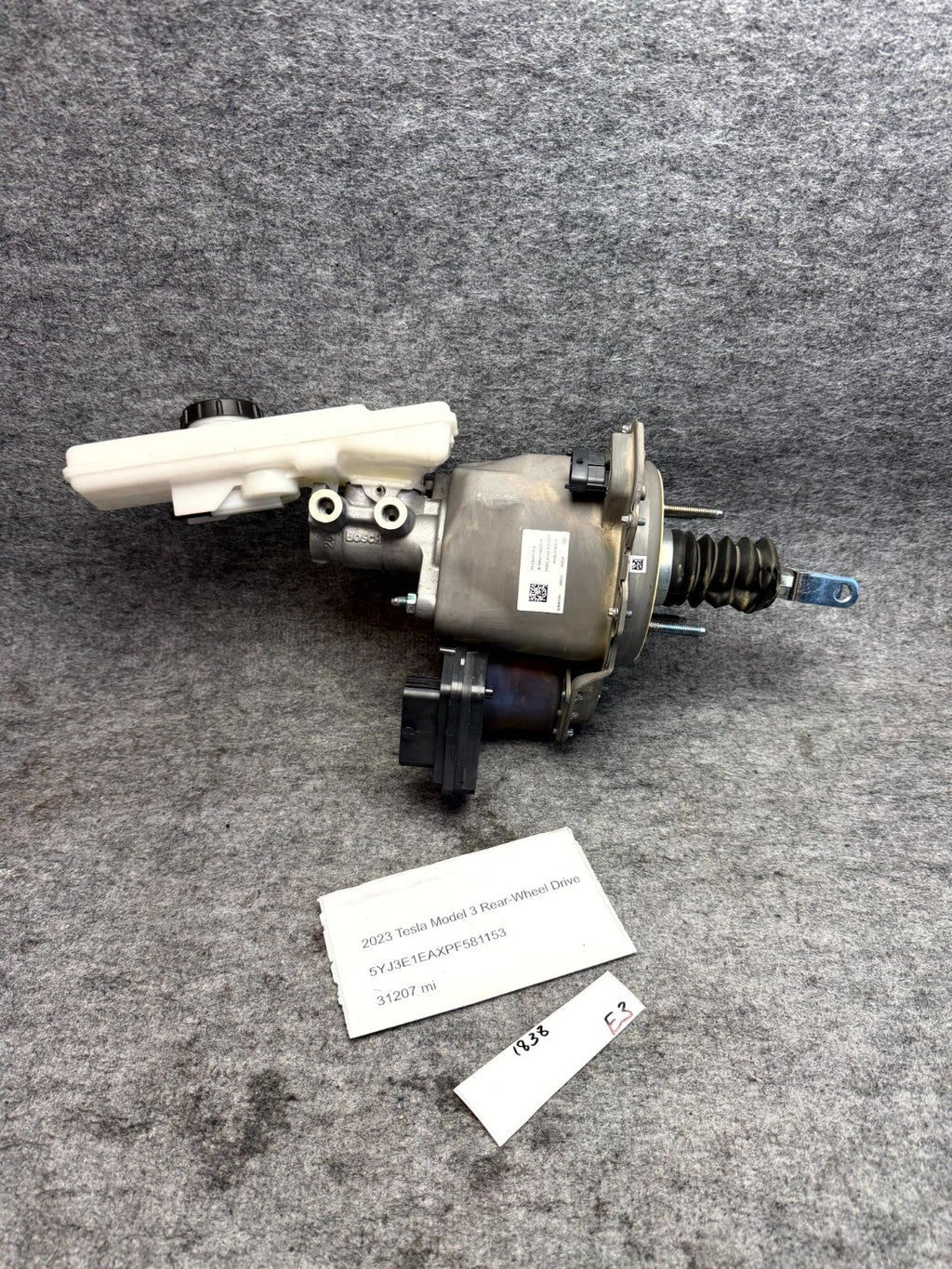 ♦️17-23 TESLA MODEL 3 BRAKE BOOSTER & MASTER CYLINDER & RESERVOIR OEM, 104467100