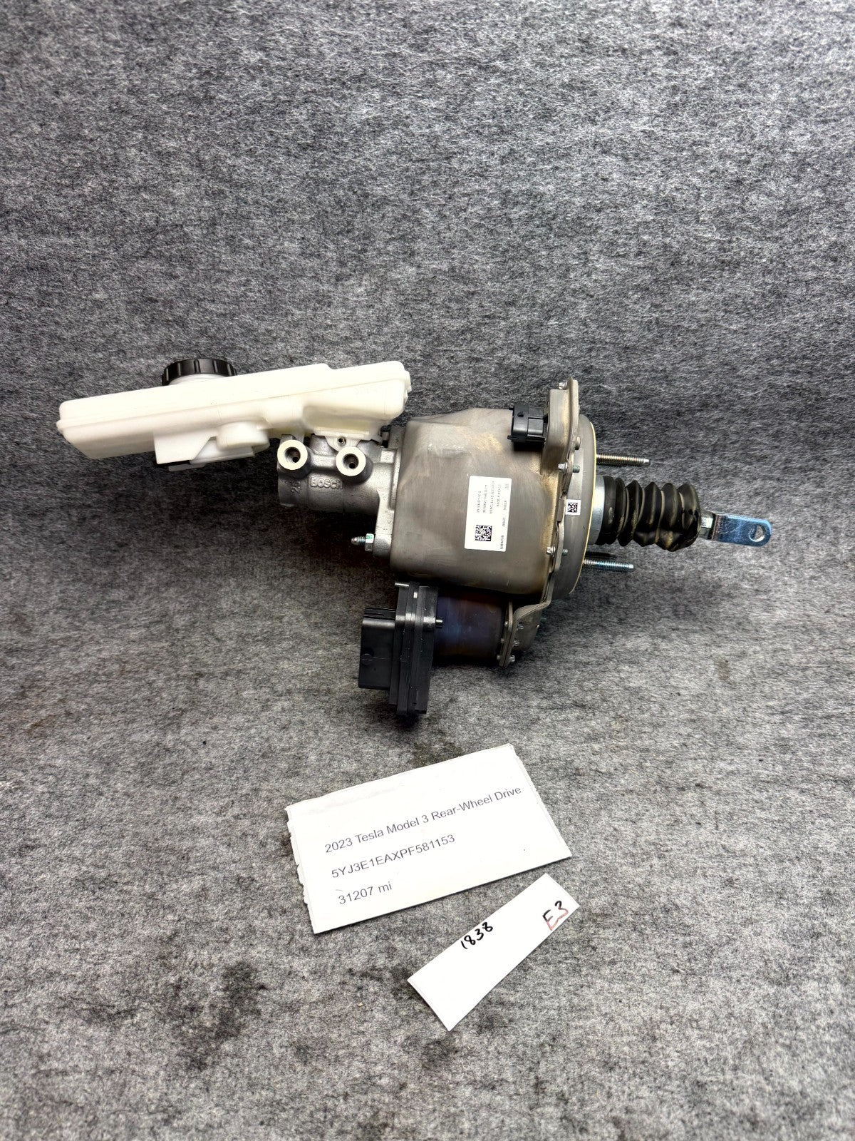 ♦️17-23 TESLA MODEL 3 BRAKE BOOSTER & MASTER CYLINDER & RESERVOIR OEM, 104467100