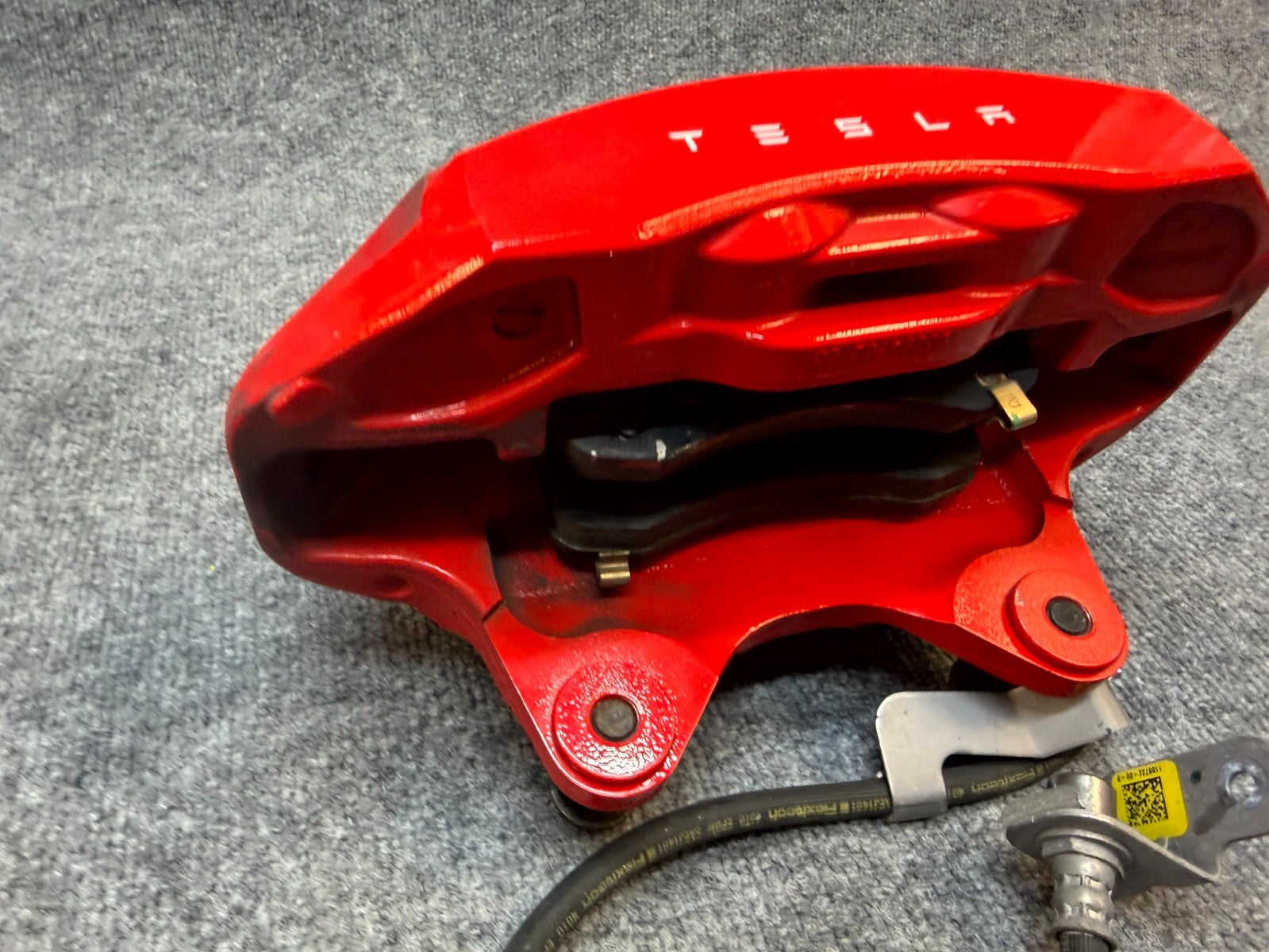 2020-2024 TESLA MODEL Y FRONT RIGHT BREMBO BRAKE CALIPER RED OEM, 1188642-00-B