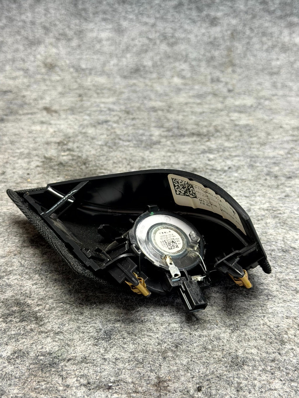 ♦️17-23 TESLA MODEL 3 FRONT RIGHT SIDE DOOR CORNER TWEETER TRIM OEM 1784662-00-A