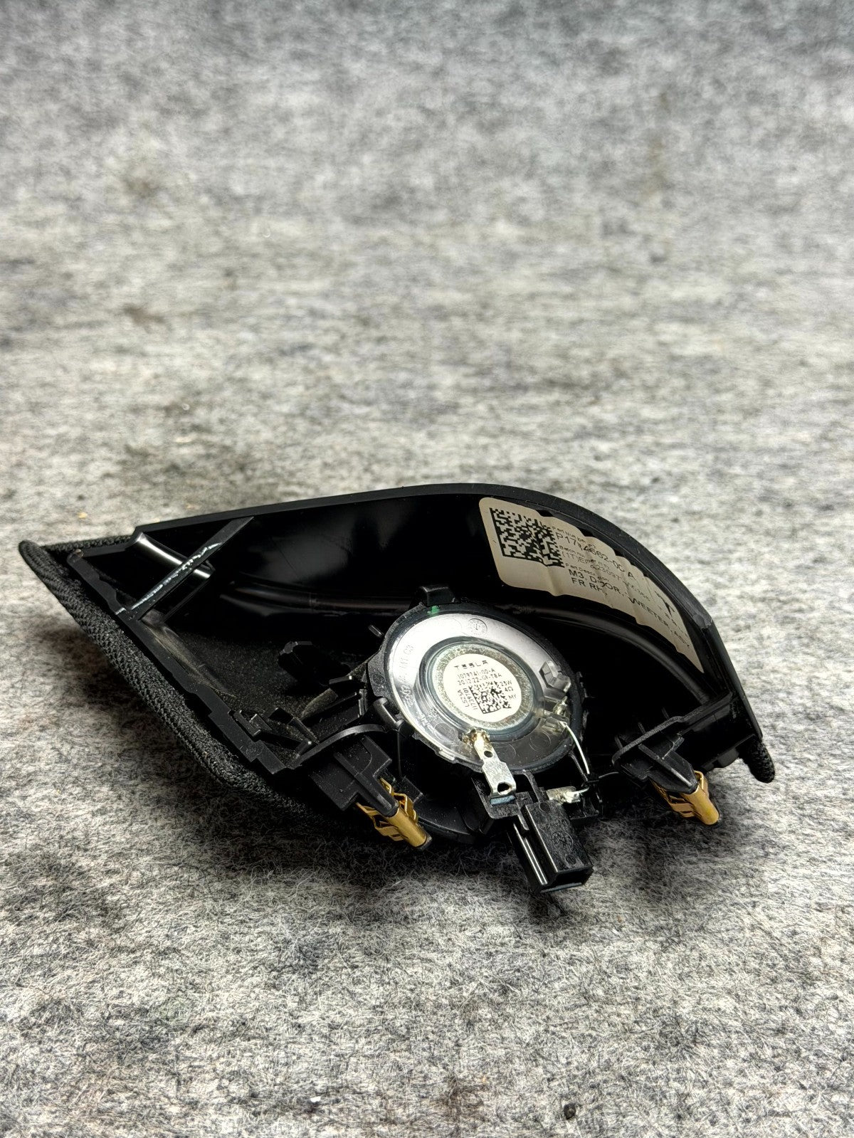 ♦️17-23 TESLA MODEL 3 FRONT RIGHT SIDE DOOR CORNER TWEETER TRIM OEM 1784662-00-A
