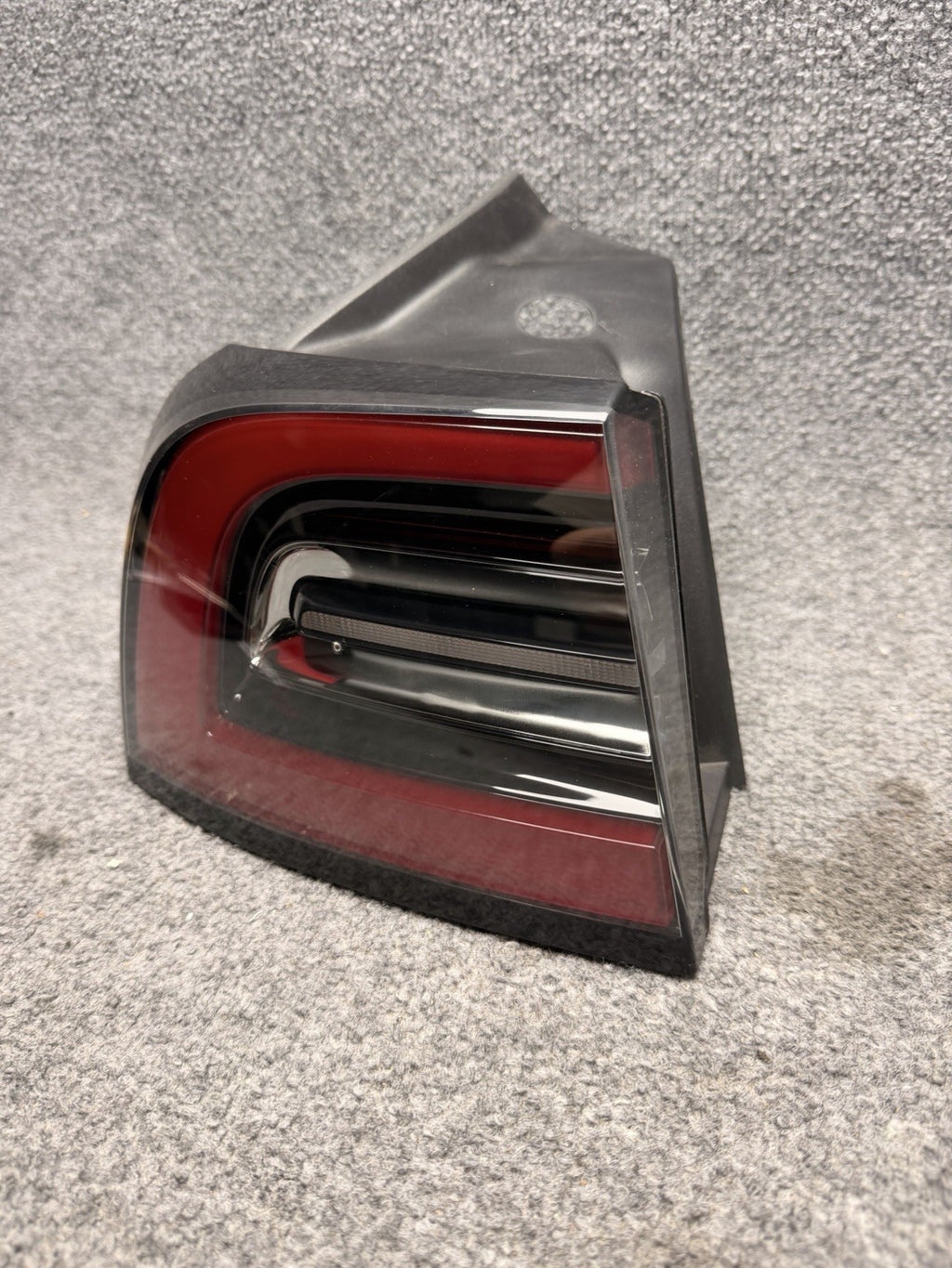 2020 - 2024 TESLA MODEL Y REAR LEFT DRIVER OUTER TAIL LIGHT OEM 1502086-00-D