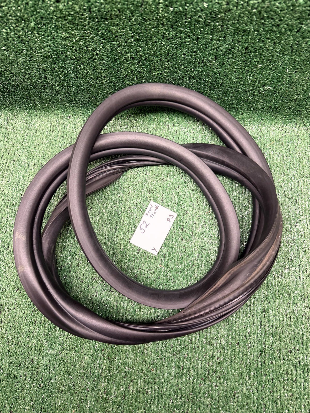 ♦️2020 - 2024 TESLA MODEL Y FRONT WEATHERSTRIP RUBBER SEAL OEM, 1497674-89-A