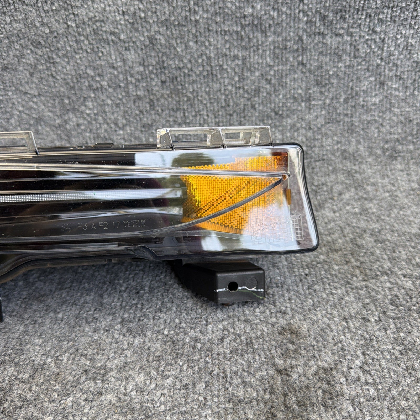 2017-2024 Tesla Model 3 / Y Front Right Hand Fog Light 3 Pins 1077392-00-C OEM