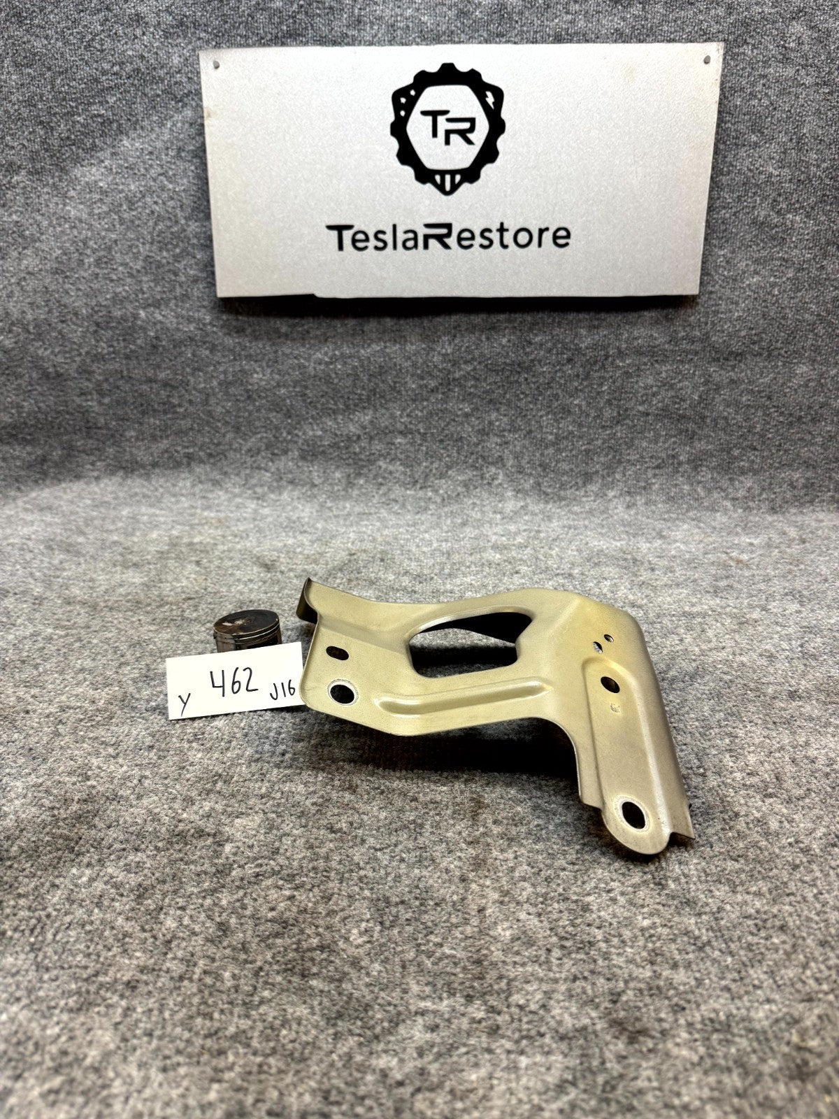 2020 - 2024 TESLA MODEL Y FRONT LEFT SIDE FENDER BRACKET OEM, 1487491-00-A