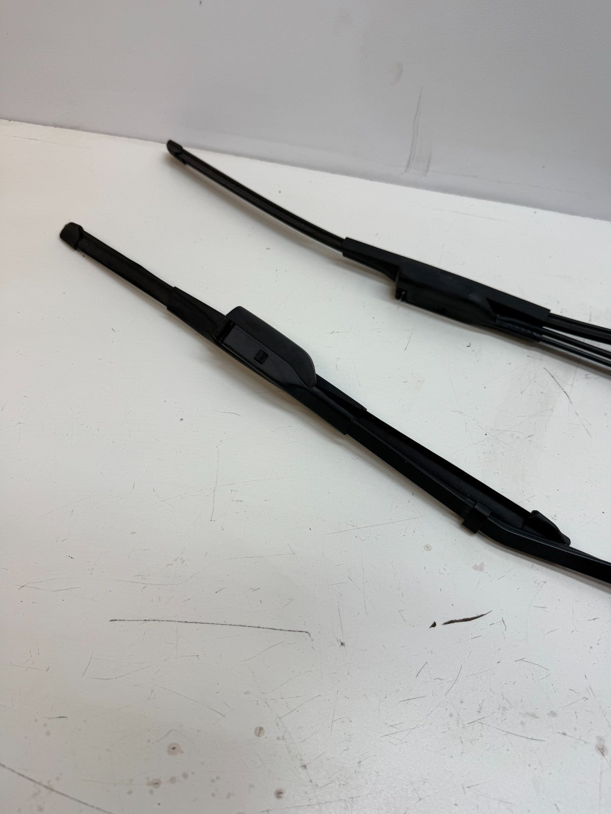 20-24 TESLA MODEL Y FRONT WINDSHIELD LEFT RIGHT WIPER ARM W/ BLADE SET 97036203