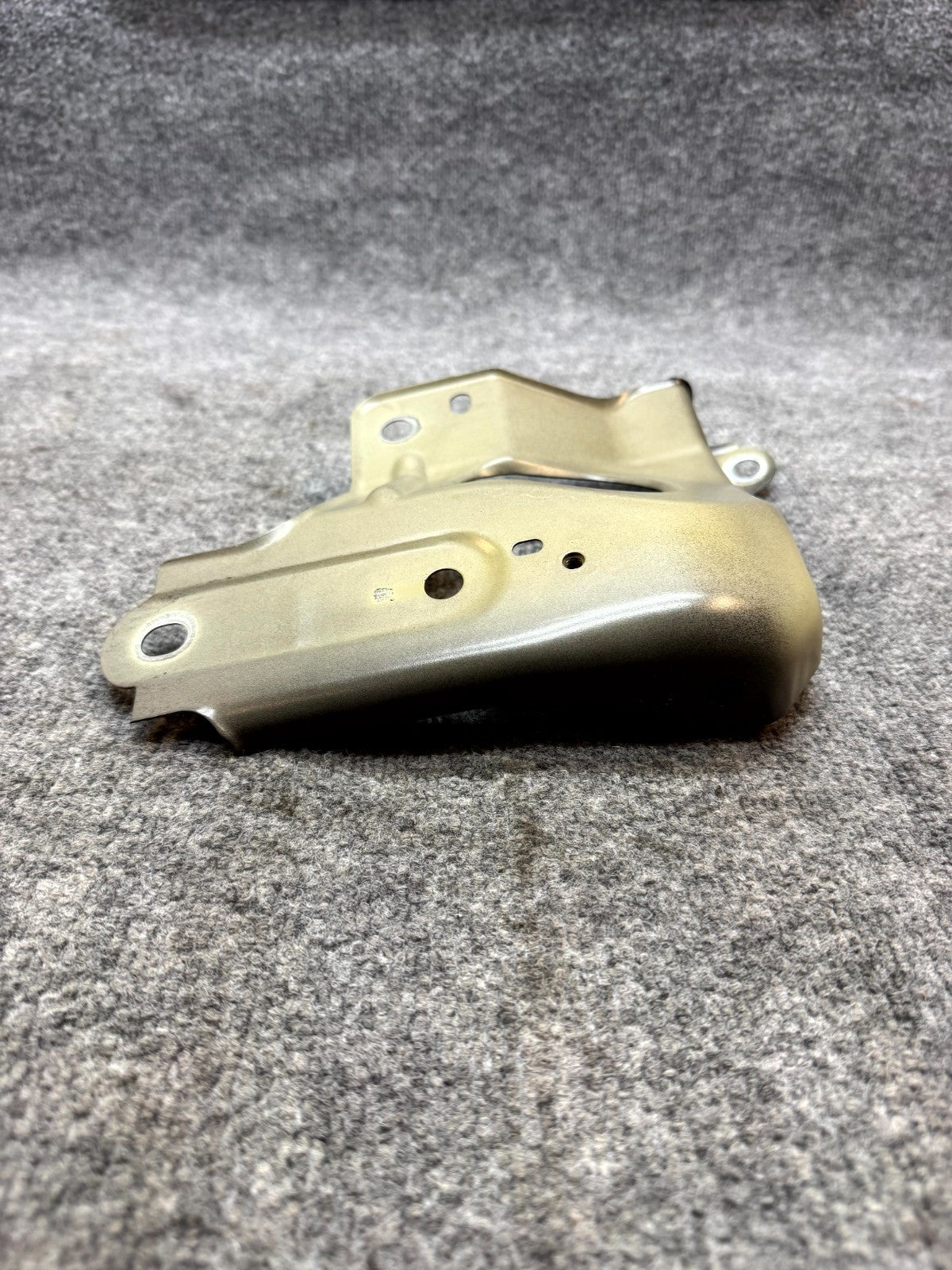 2020 - 2024 TESLA MODEL Y FRONT LEFT SIDE FENDER BRACKET OEM, 1487491-00-A