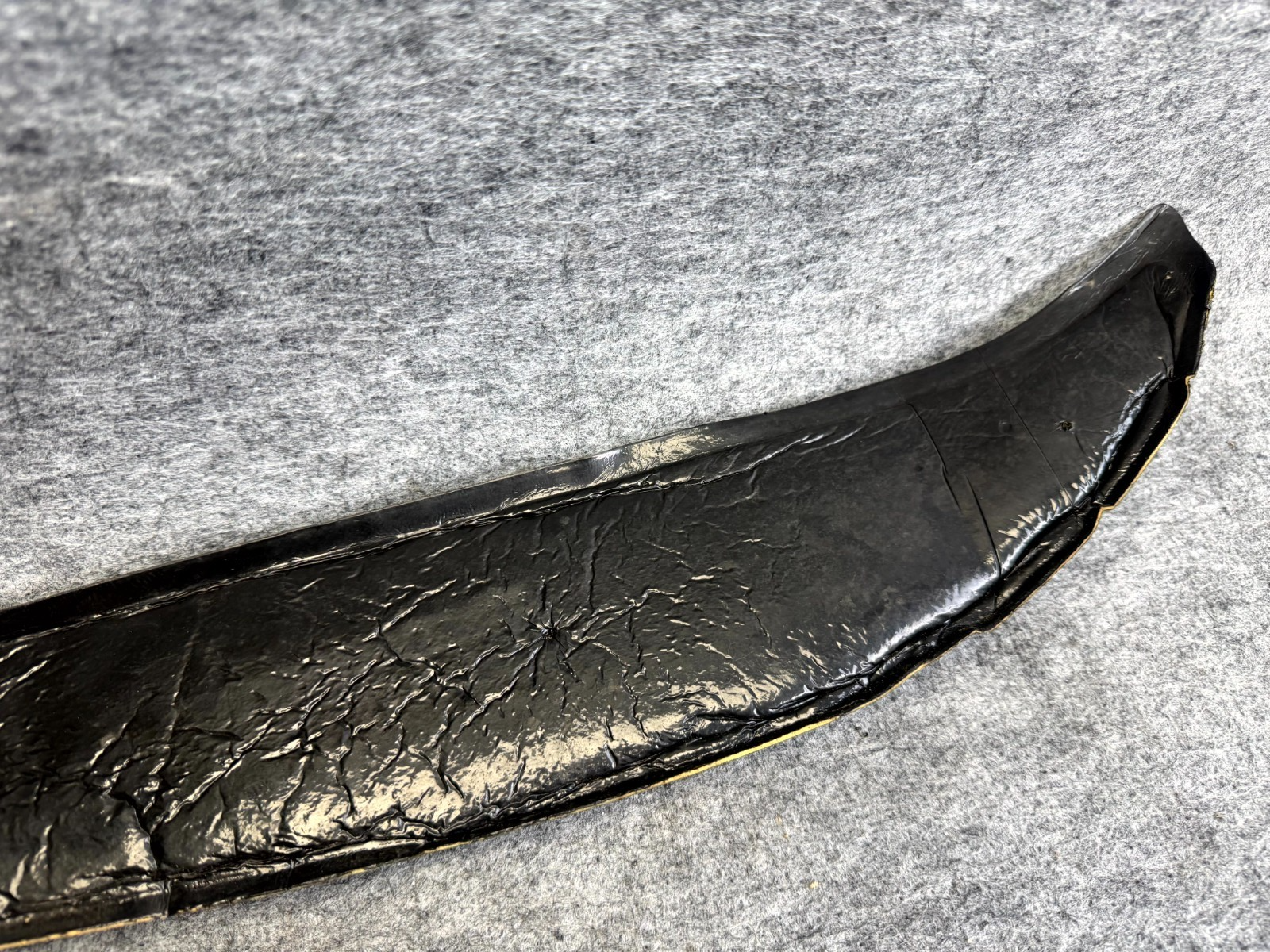 ♦️17-20 TESLA MODEL S LEFT SIDE FENDER REARWARD INSULATOR PAD OEM, 1050419-00-A