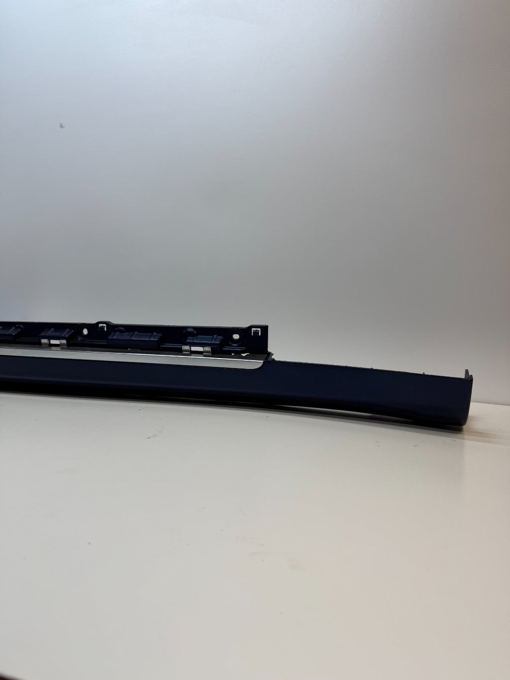 12-20 Tesla Model S Right Passenger Side Skirt Rocker Panel Shell 6005875-00-J