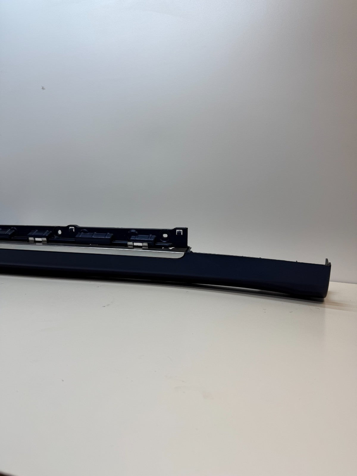 12-20 Tesla Model S Right Passenger Side Skirt Rocker Panel Shell 6005875-00-J
