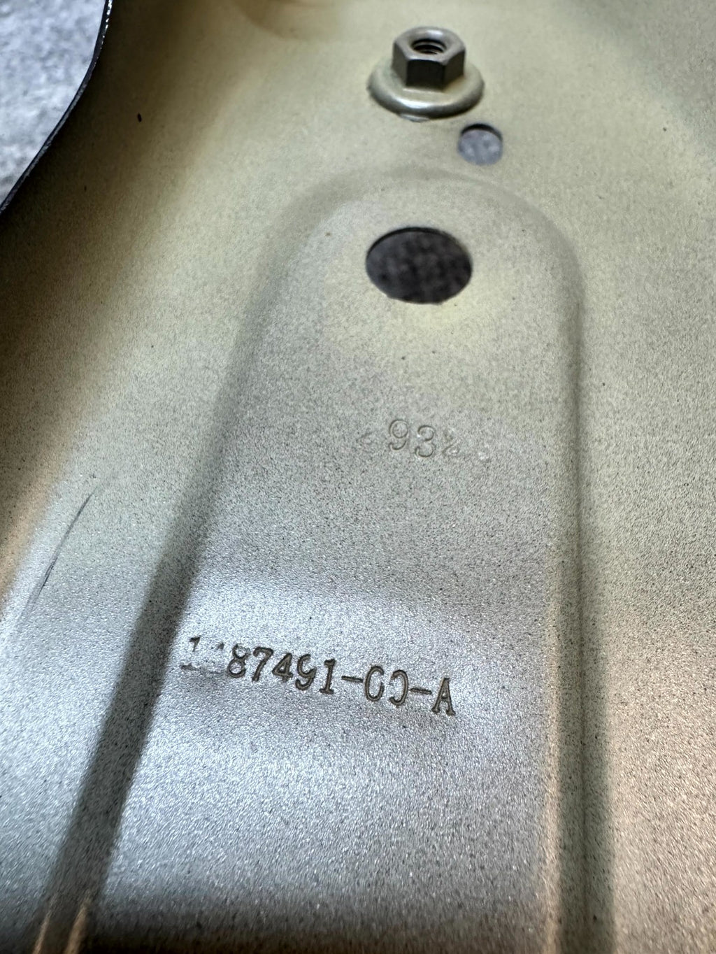 2020 - 2024 TESLA MODEL Y FRONT LEFT SIDE FENDER BRACKET OEM, 1487491-00-A