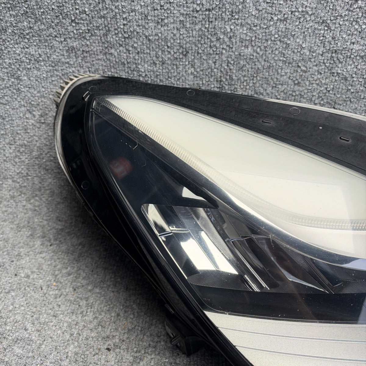 17-23 Tesla Model 3 Y Reflector LED Headlight RH Front Right 1077372-00-K OEM