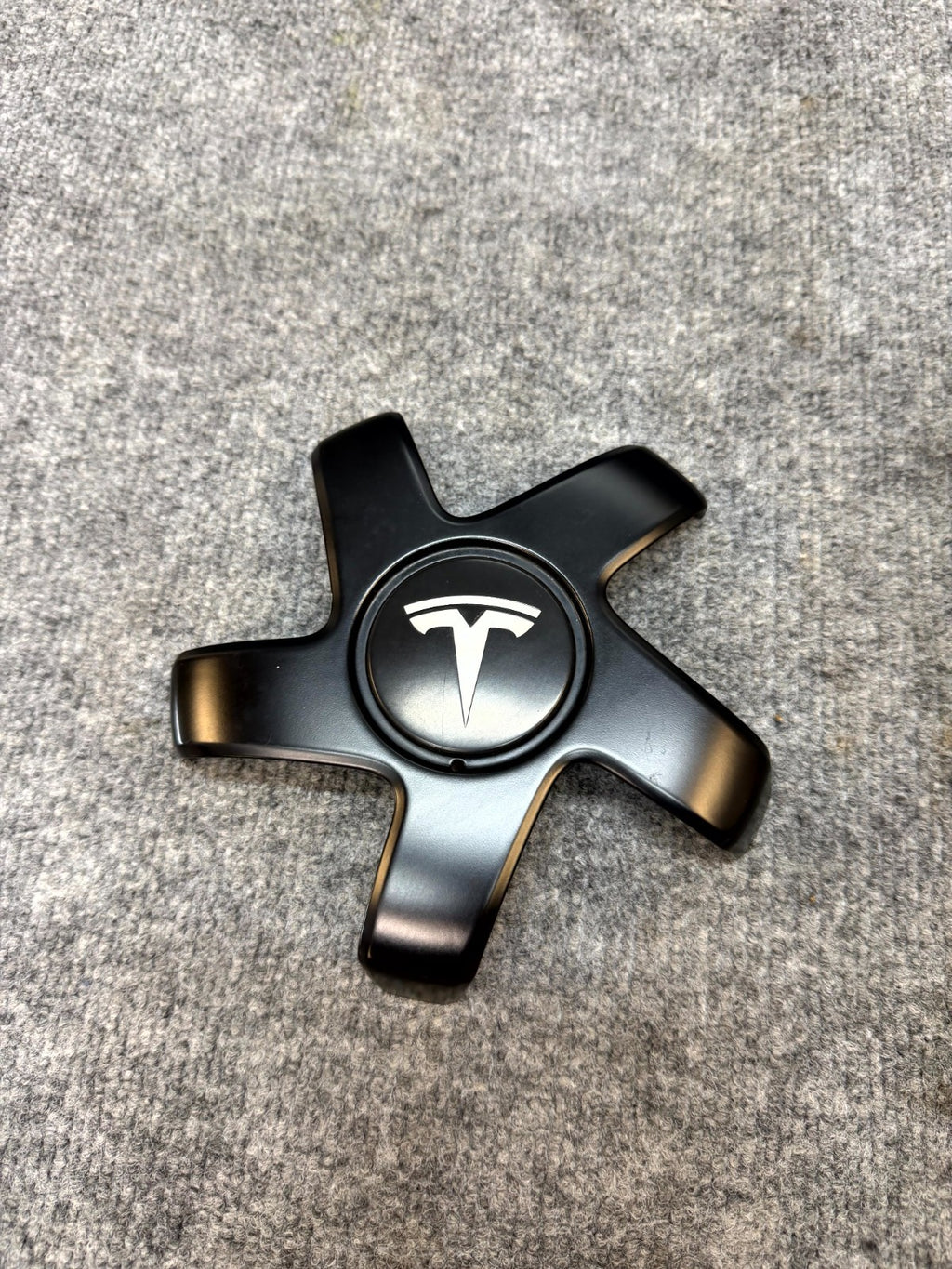 2017–2023 TESLA MODEL 3 WHEEL CENTER HUB CAP TRIM COVER OEM, 1044234-00-A