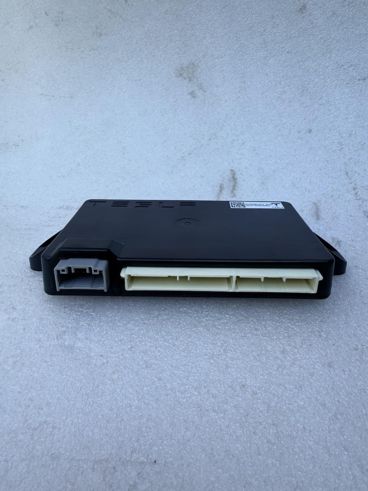 ♦️16-20 TESLA MODEL X REAR RIGHT SIDE FALCON DOOR CONTROL MODULE OEM, 104549000G
