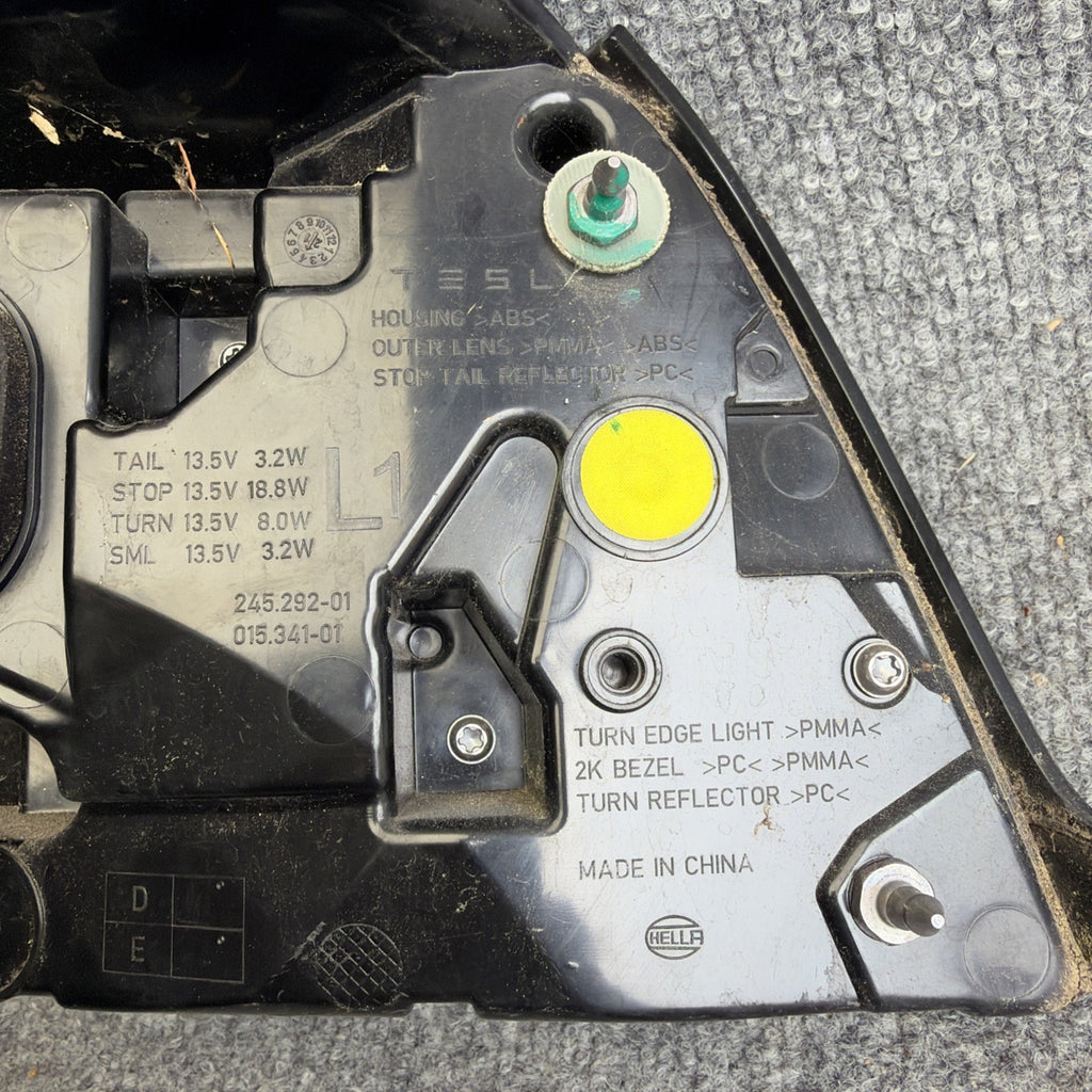 21-25 Tesla Model 3 Y Rear Left Passenger Outer LED Tail Light Lamp 4 Pin OEM