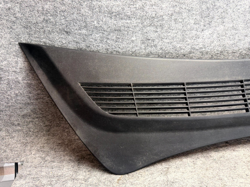 ♦️17-23 TESLA MODEL 3 FRONT WINDSHIELD COWL VENT COVER PANEL OEM, 1081675-00-E