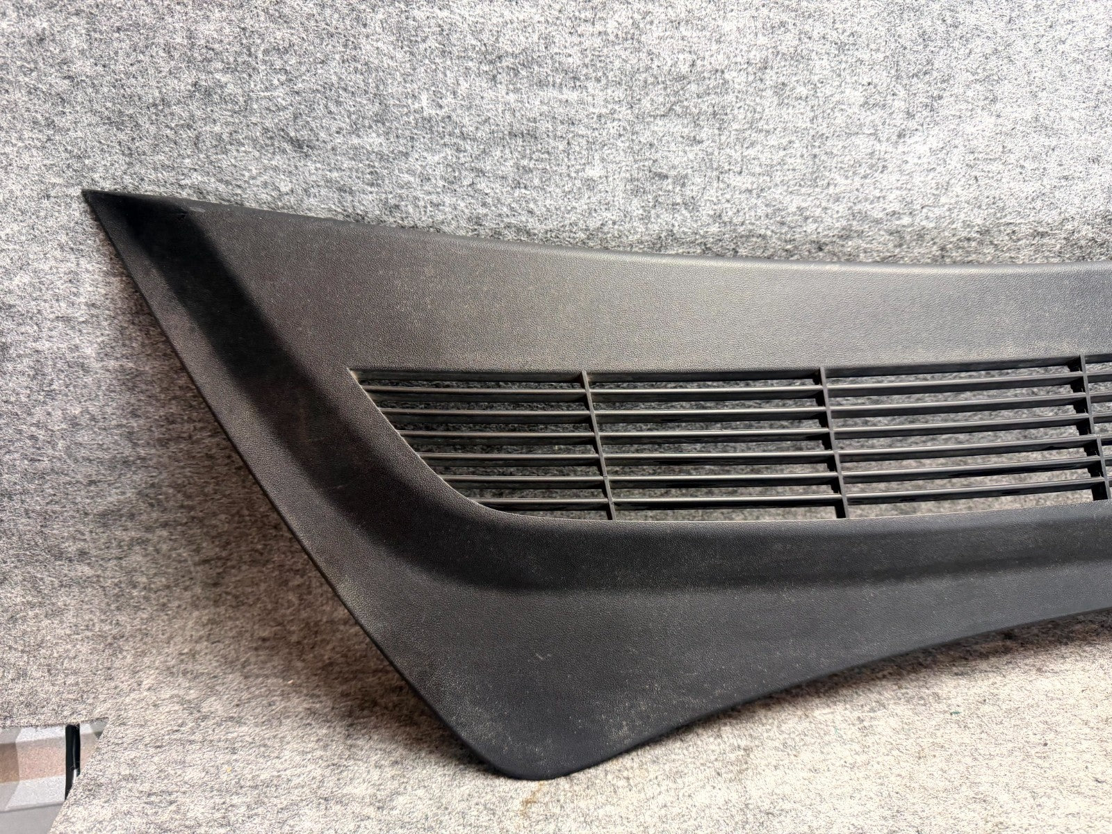 ♦️17-23 TESLA MODEL 3 FRONT WINDSHIELD COWL VENT COVER PANEL OEM, 1081675-00-E