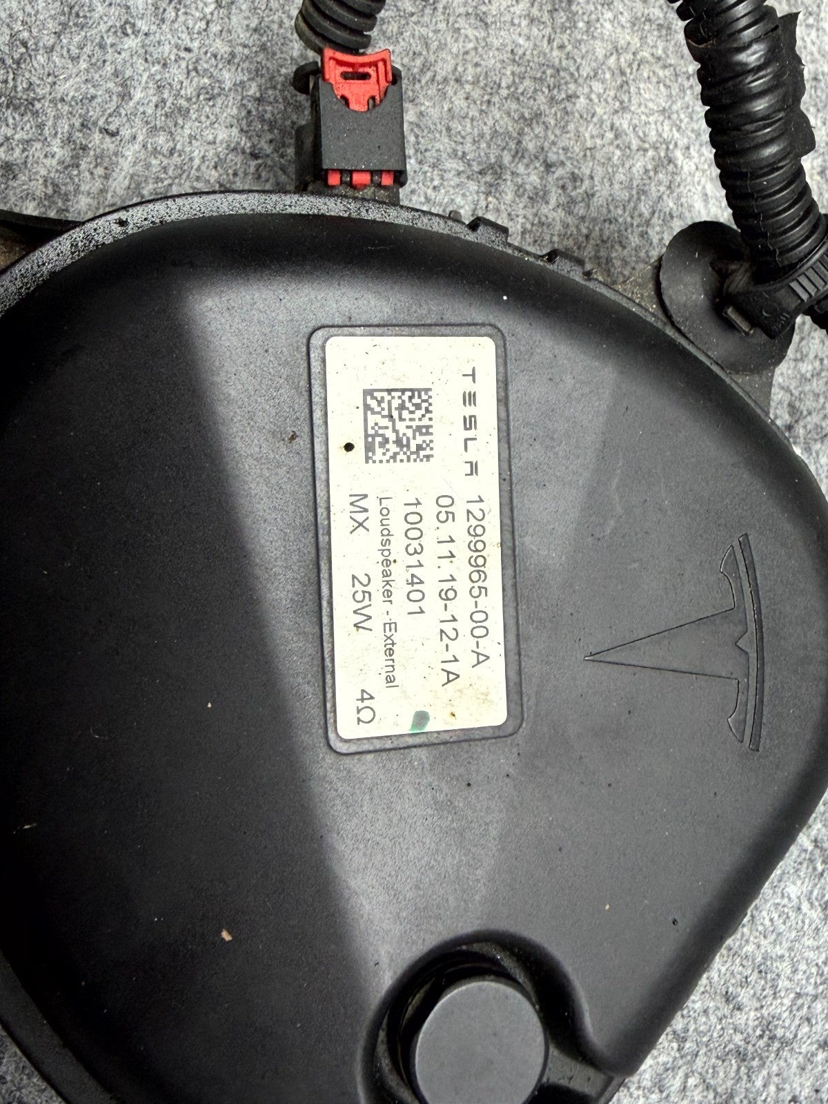 ♦️2017 – 2023 TESLA MODEL 3/Y PEDESTRIAN WARNING SPEAKER OEM, 1299965-00-A