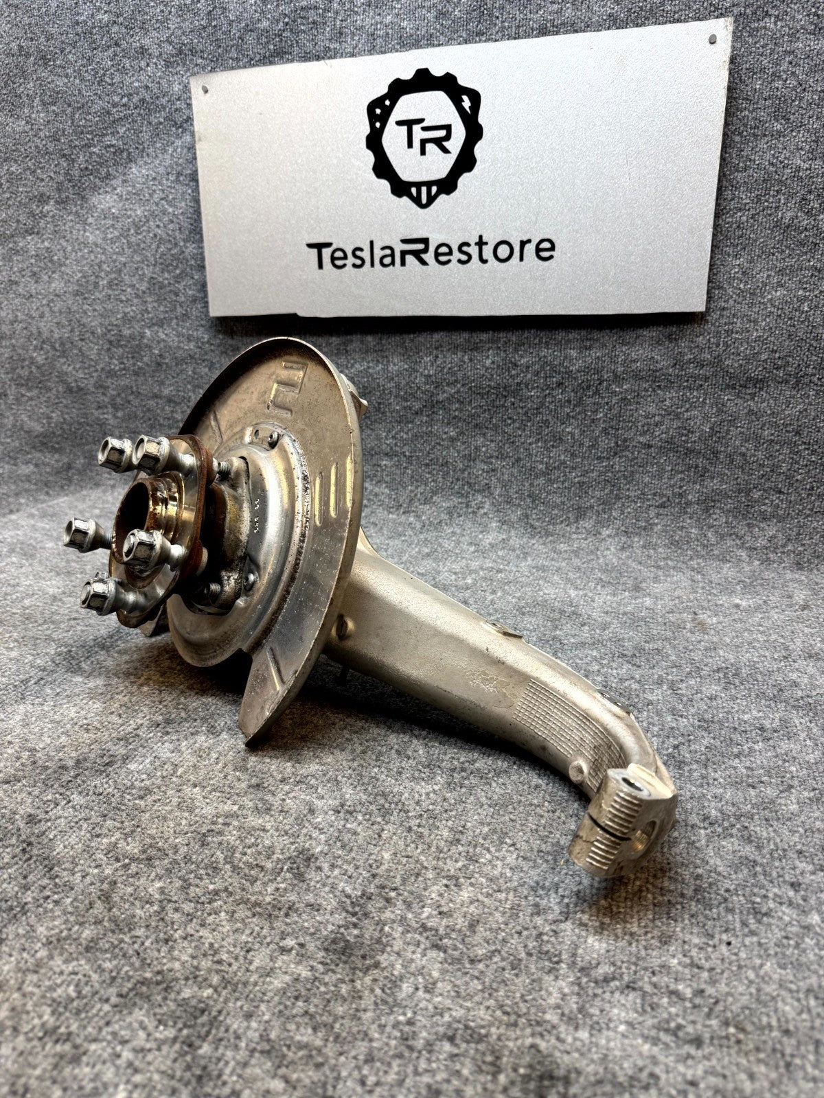 2017 - 2023 TESLA MODEL 3 FRONT LEFT SIDE SPINDLE KNUCKLE HUB OEM, 1044311-00-E