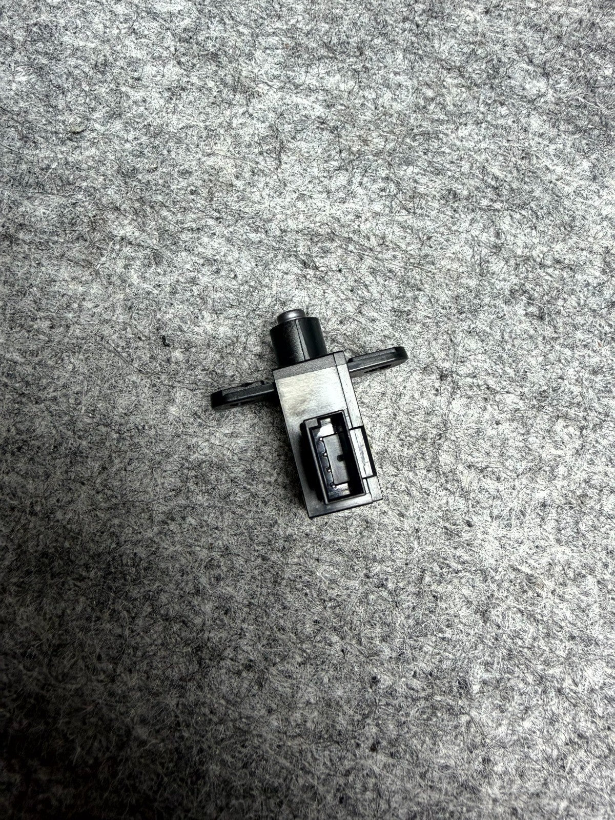 ♦️2017-2023 TESLA MODEL 3 FANLESS CABIN TEMPERATURE SENSOR OEM, 1045664-04-E