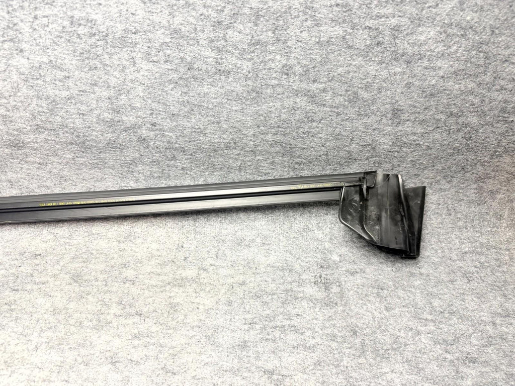 ♦️17-23 TESLA MODEL 3 FRONT LH / RH DOOR WINDOW WEATHERSTRIP SEAL OEM 109049500E