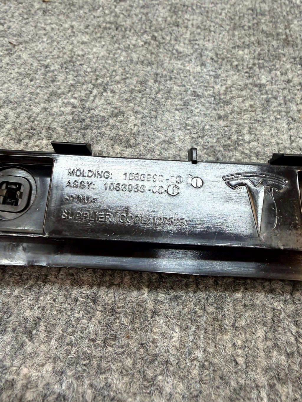 17 - 23 TESLA MODEL 3 REAR LEFT BUMPER LOWER SUPPORT RETAINER OEM, 1083990-00-I