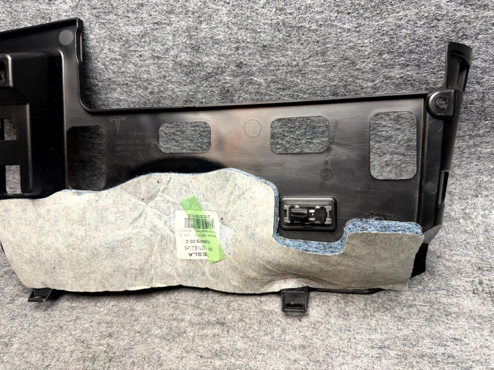 ♦️12-20 TESLA MODEL S RIGHT UNDER DASH DASHBOARD FOOTWELL COVER OEM 1009478-00-C