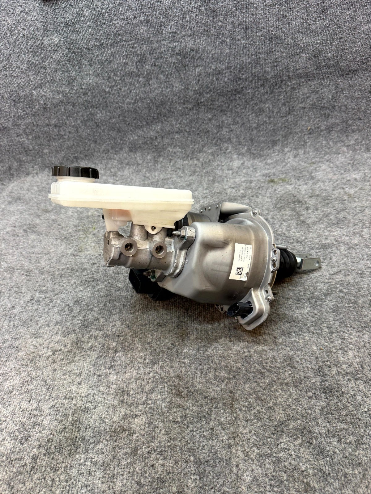 2017–2023 TESLA MODEL Y/3 BRAKE MASTER CYLINDER W/ BOOSTER & RESERVOIR OEM