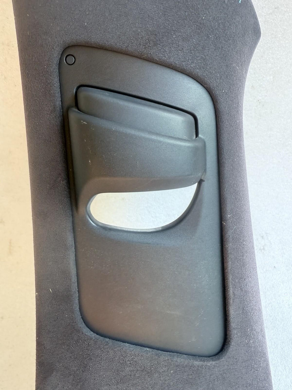 ♦️16-20 TESLA MODEL X UPPER LEFT SIDE B PILLAR TRIM COVER PANEL OEM, 1035951-00