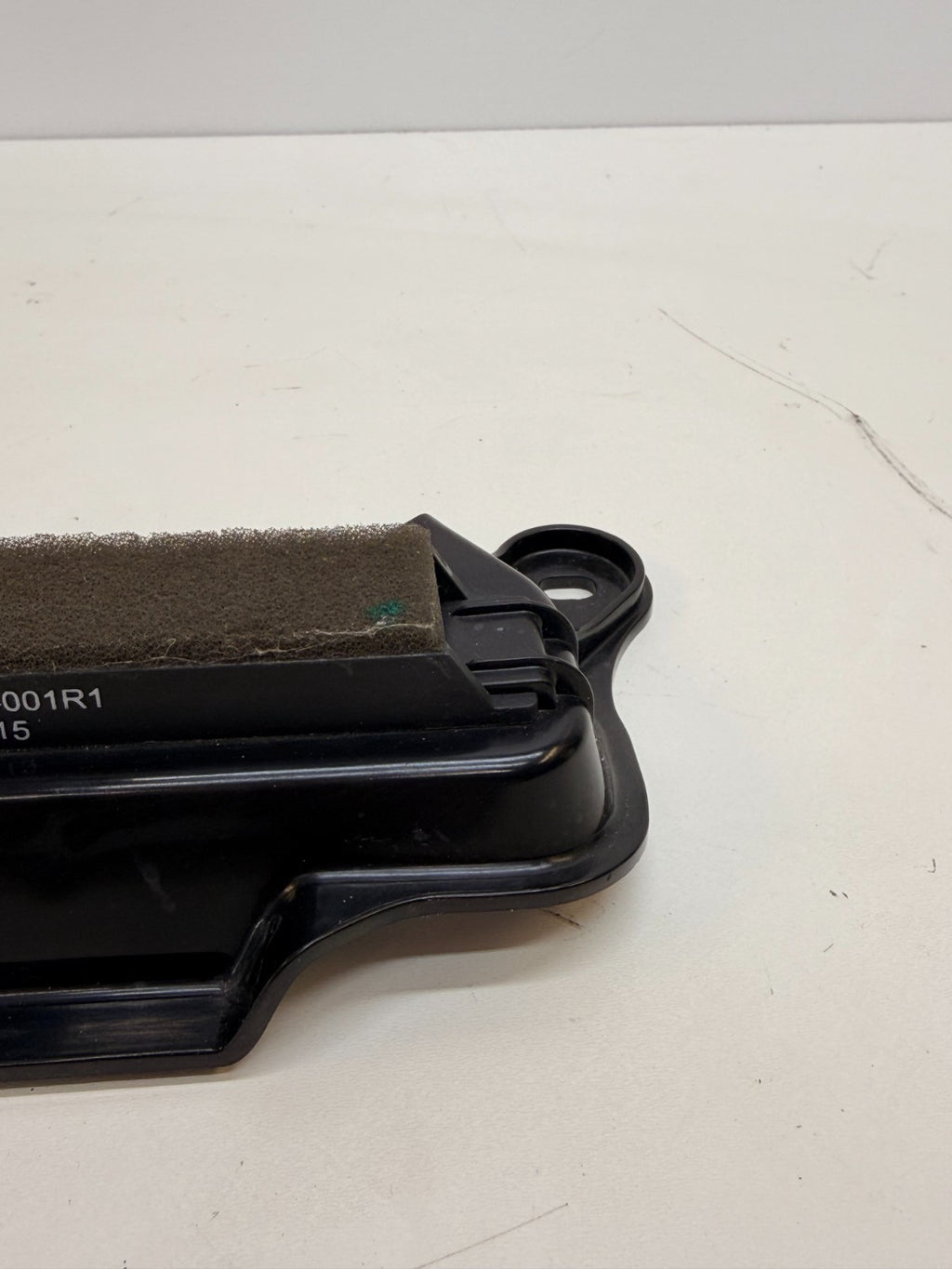 2012-2020 TESLA MODEL S REAR KEYLESS ENTRY ANTENNA CONTROL MODULE W/ BRACKET