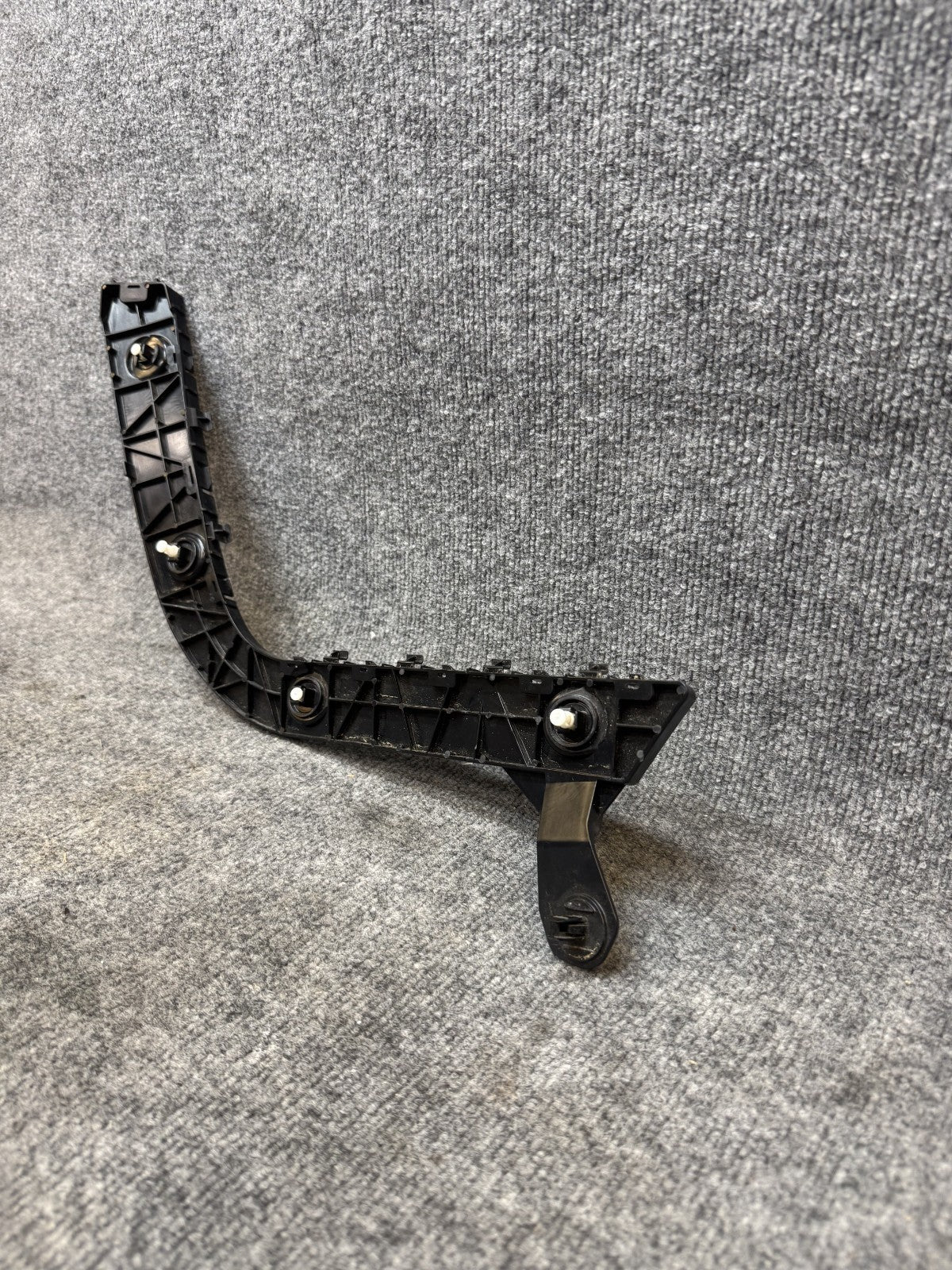 2020–2024 TESLA MODEL Y REAR LEFT SIDE BUMPER RETAINER BRACKET OEM, 1494036-00-A