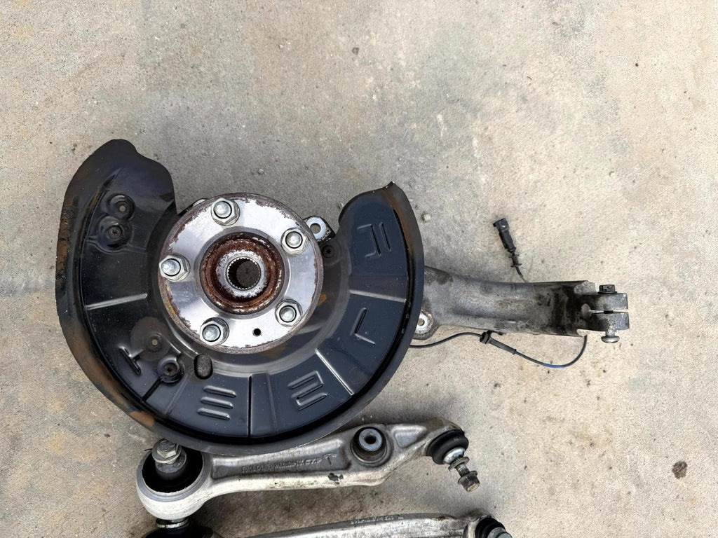 16-20 Tesla Model X Front Right Spindle Knuckle W/ Control Arm OEM,1027311-00-F