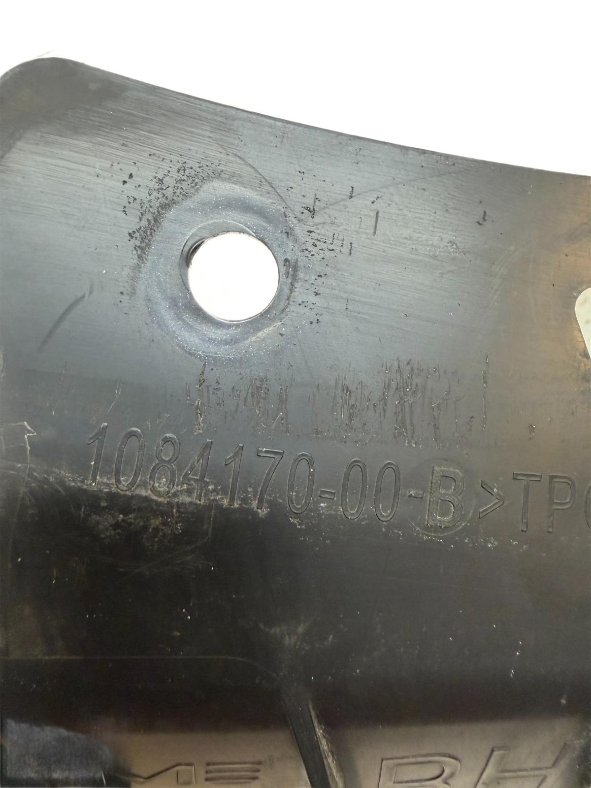 2017-2023 TESLA MODEL 3 FRONT RIGHT UPPER BUMPER BRACKET 1084170-00-B