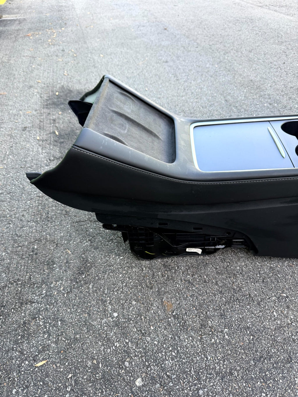 ♦️17-23 TESLA MODEL 3 CENTER CONSOLE ARMREST CUP HOLDER ASSEMBLY OEM, 175550171F