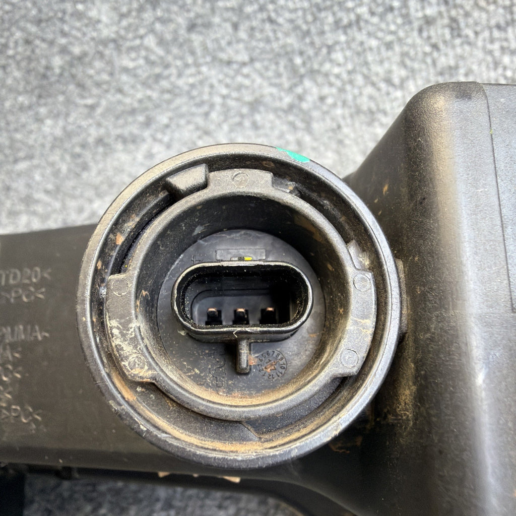 2017-2024 Tesla Model 3 / Y Front Right Hand Fog Light 3 Pins 1077392-00-C OEM