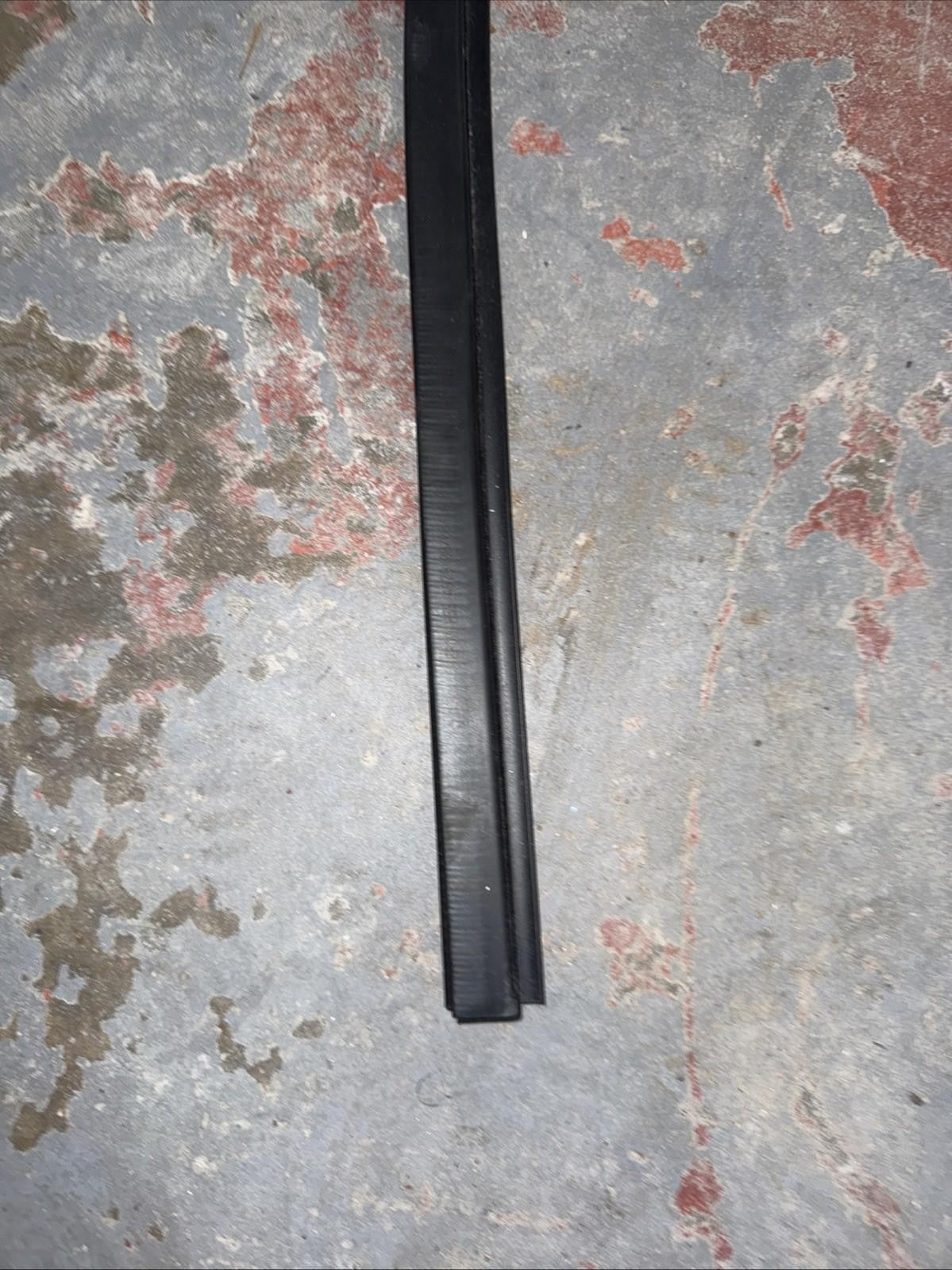 ♦️12-20 TESLA MODEL S REAR RIGHT PASSENGER SIDE DOOR TRIM SEAL OEM, 1038407-00-A