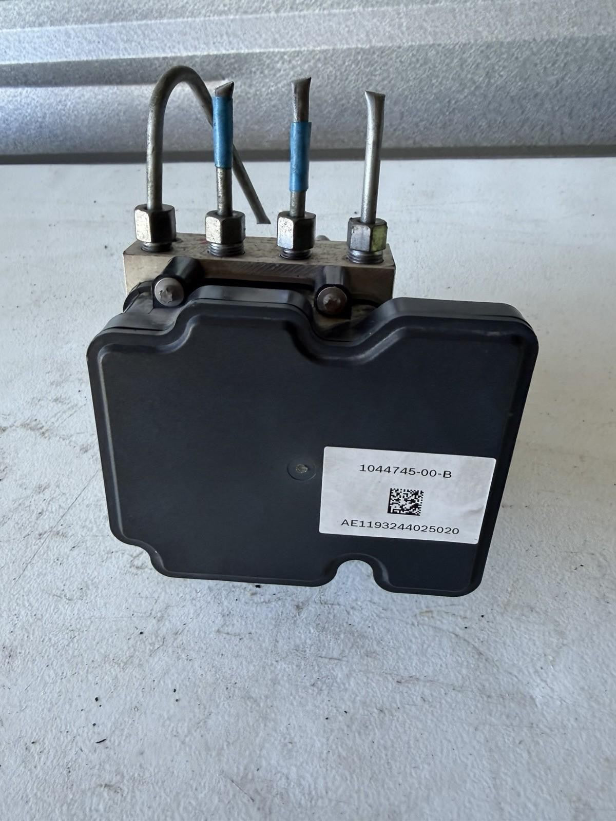 ♦️2017-2023 TESLA MODEL 3 ANTILOCK BRAKE ABS PUMP MODULE ASSY OEM, 1044745-00-B
