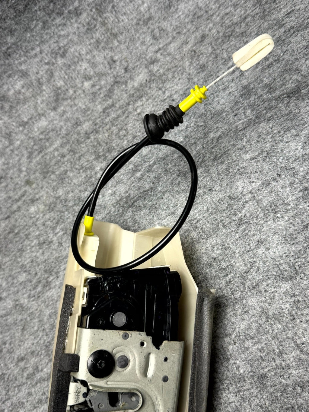 ♦️17-23 TESLA MODEL 3 REAR LEFT SIDE DOOR LATCH LOCK ACTUATOR OEM, 1068970-00-L