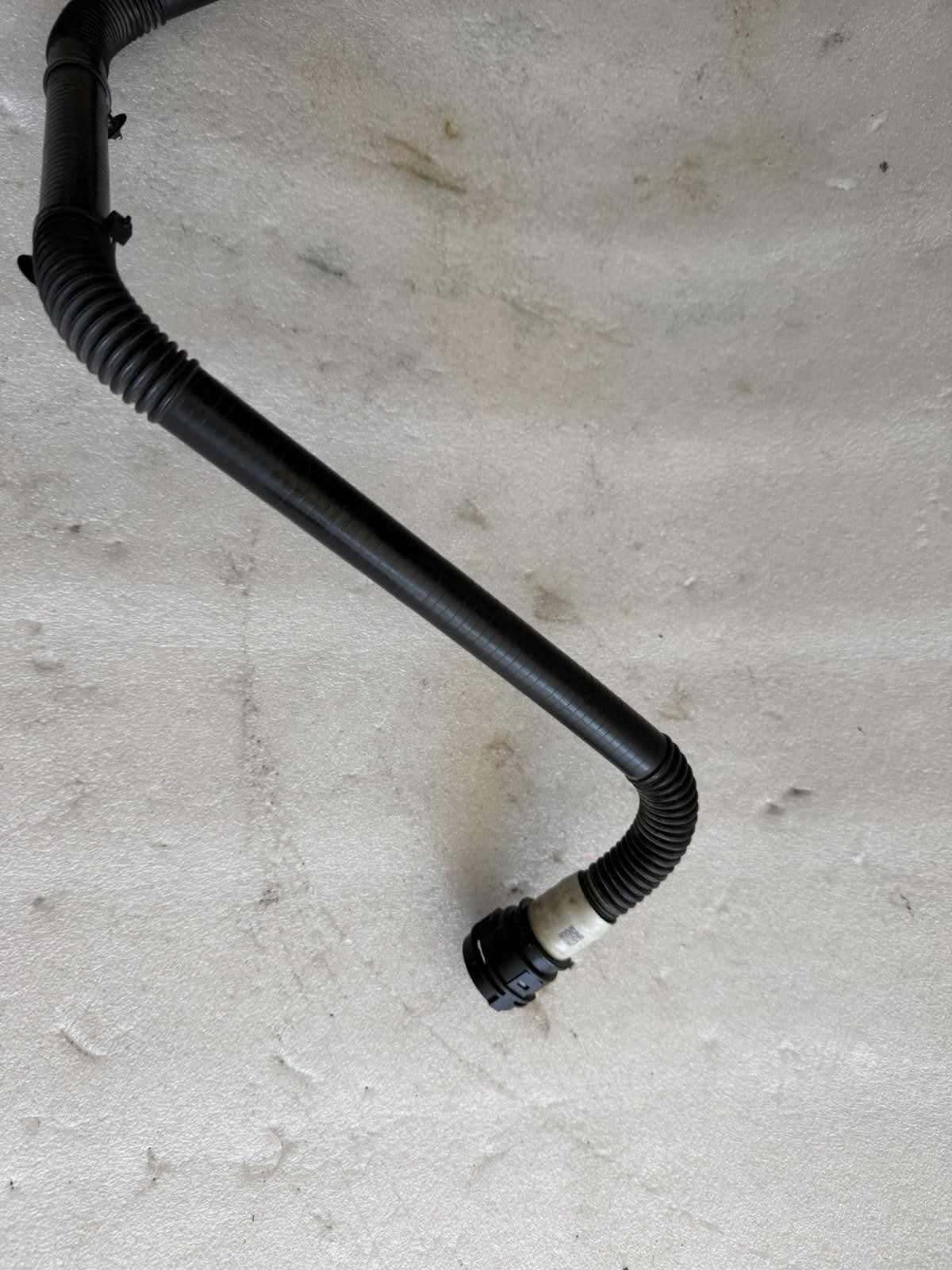 ♦️17-20 TESLA MODEL 3 RADIATOR BYPASS COOLING HOSE PIPE LINE OEM, 1077600-00-E