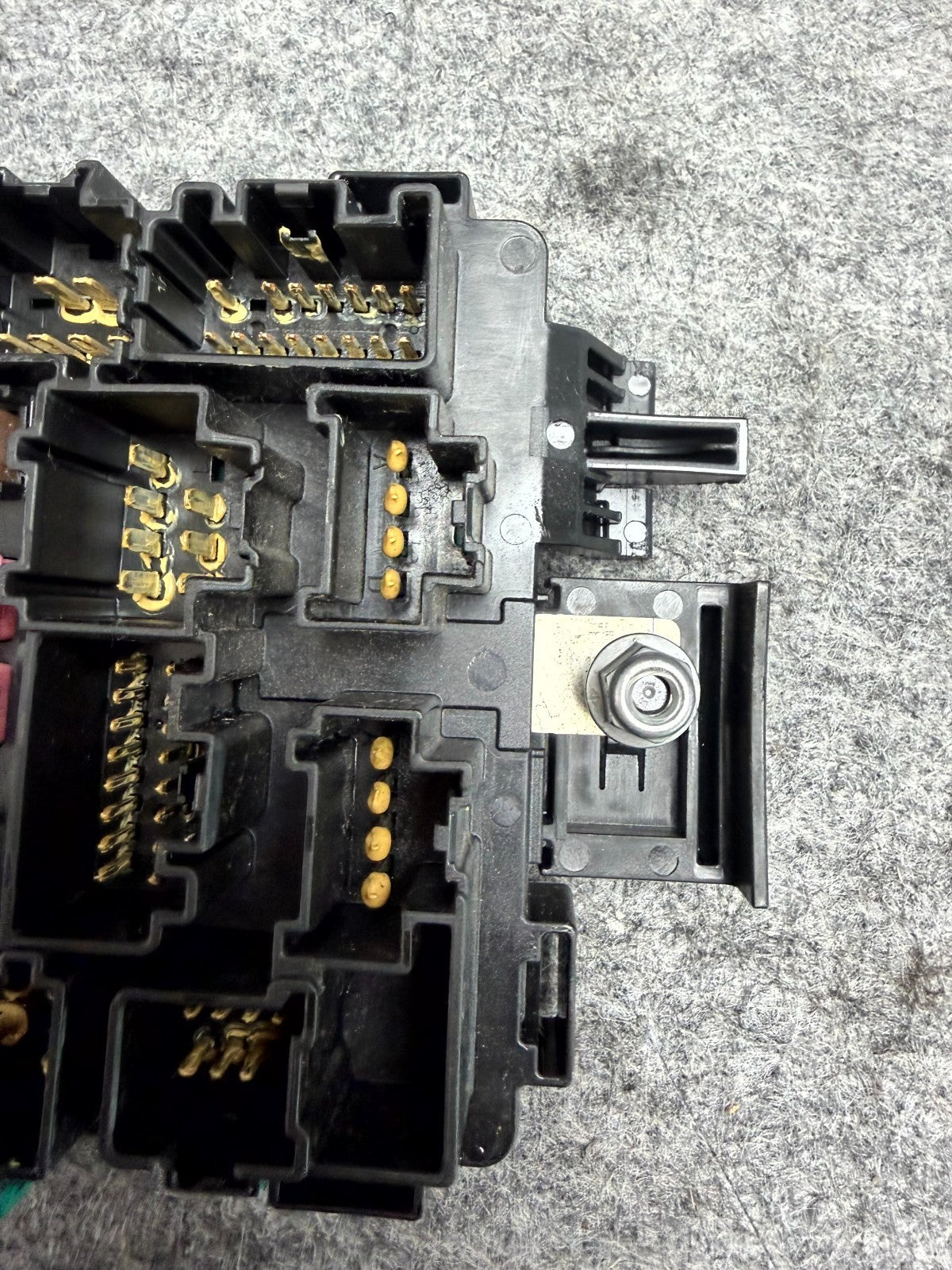 ♦️12-20 TESLA MODEL S RIGHT UNDER HOOD FUSE BOX RELAY JUNCTION OEM, 1034409-00-A