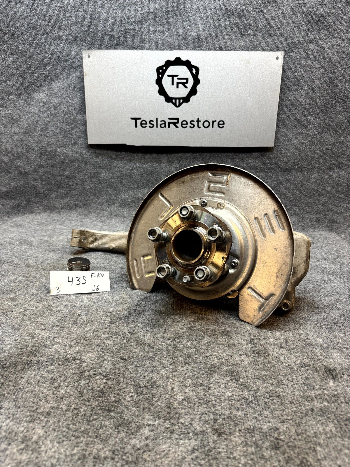 2017 - 2023 TESLA MODEL 3 FRONT RIGHT SIDE SPINDLE KNUCKLE HUB OEM, 1044316-00-E