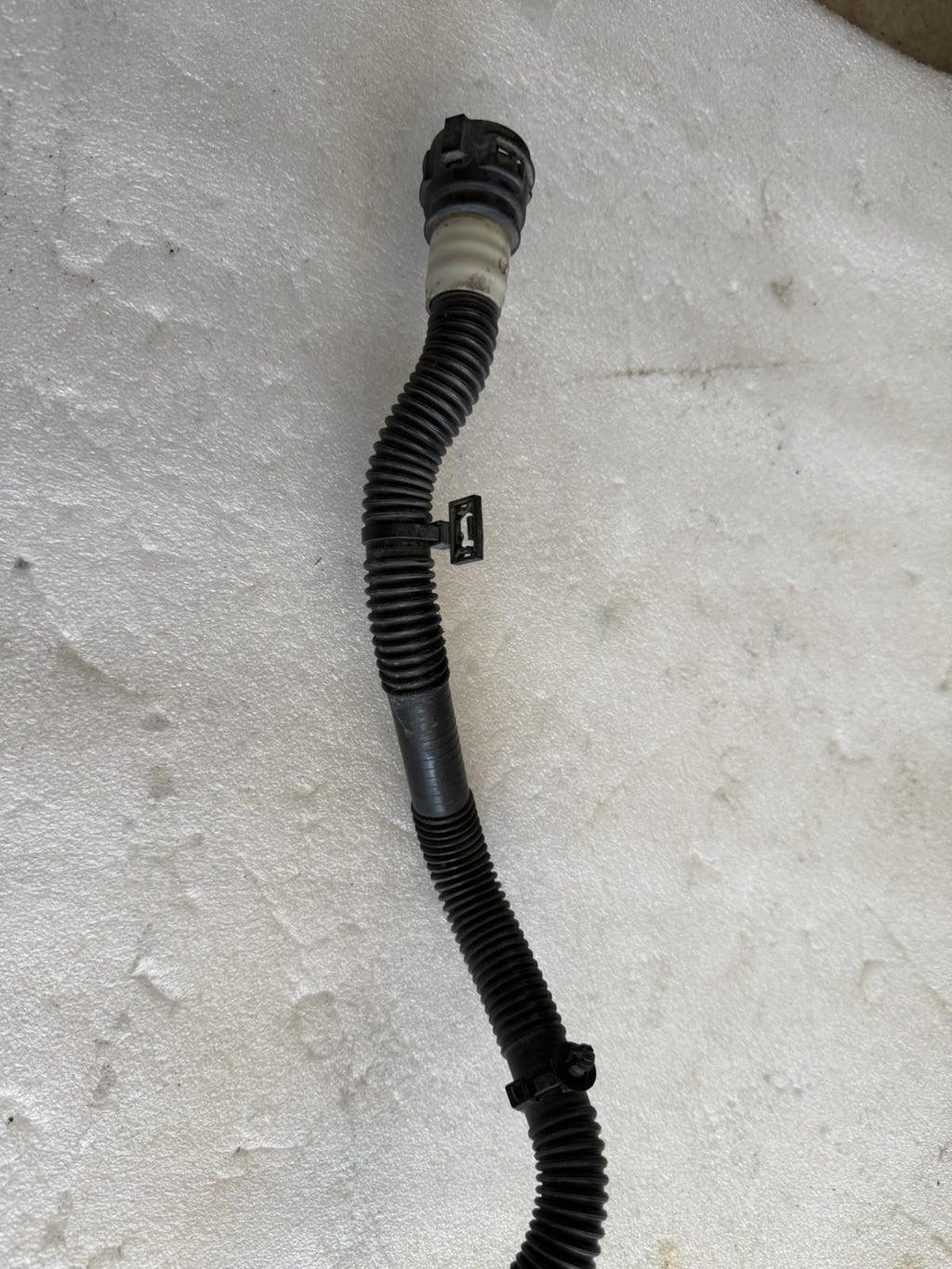 ♦️17-20 TESLA MODEL 3 RADIATOR BYPASS COOLING HOSE PIPE LINE OEM, 1077600-00-E